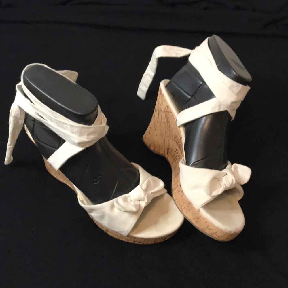 Sweet 5•5•4  white strappy wedge sandals size 7.5M